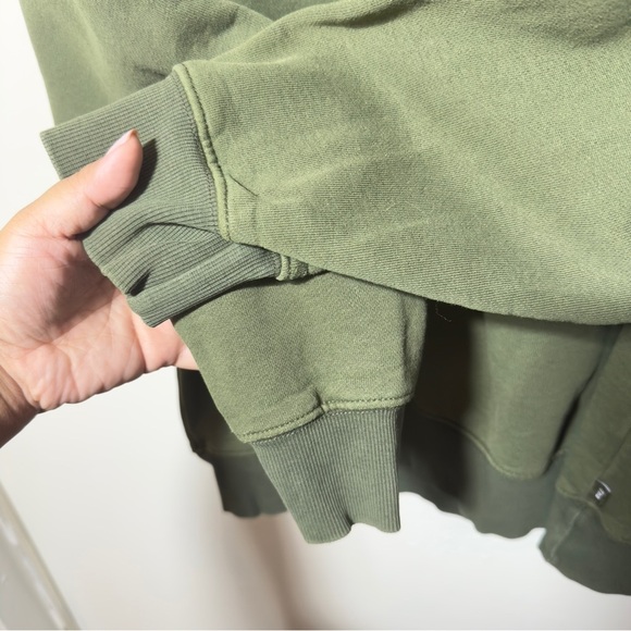 Aritiza TNA Sweater Green Women Size M - Picture 4 of 10